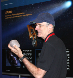 Steve Wissler describes how EPOXI will encounter comet Hartley 2.