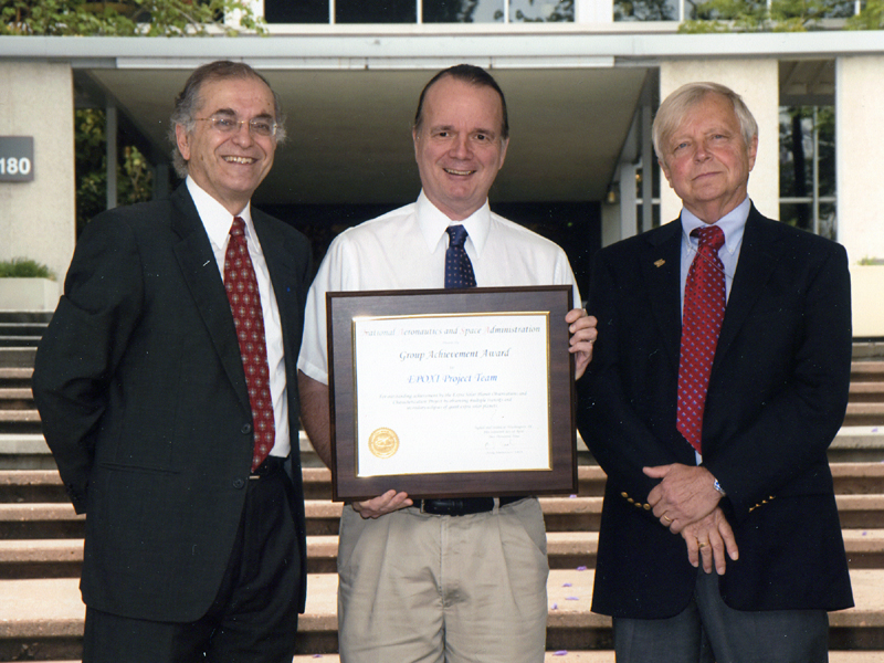 Dr Deming accepting the award